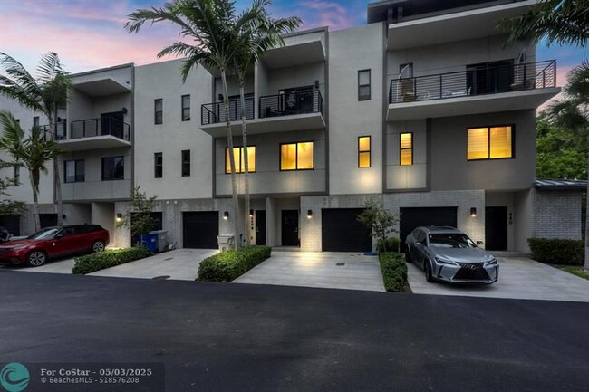 Building Photo - 454 SE 1st Cir