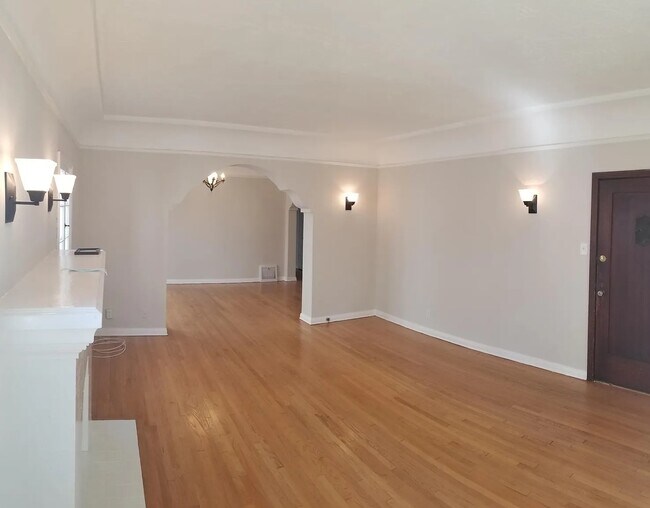 Building Photo - 341 N Curson Ave