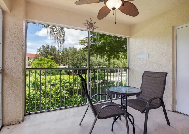 Building Photo - Chic 2BR Condo in Prime North Naples Locat...