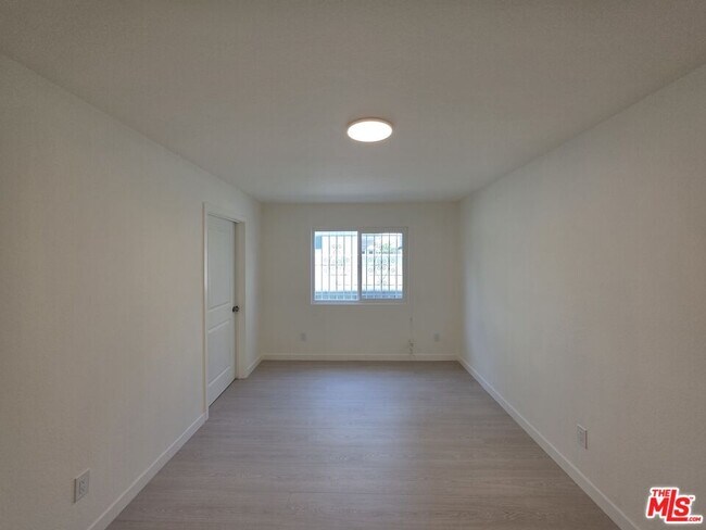 Building Photo - 912 N Ridgewood Pl