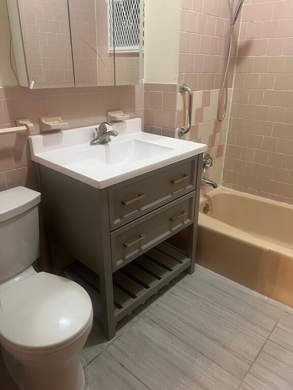 Building Photo - 18 Woolson St