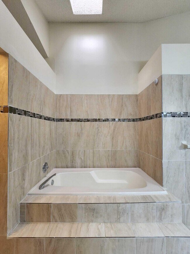 Building Photo - 7705 Forest Green Ln