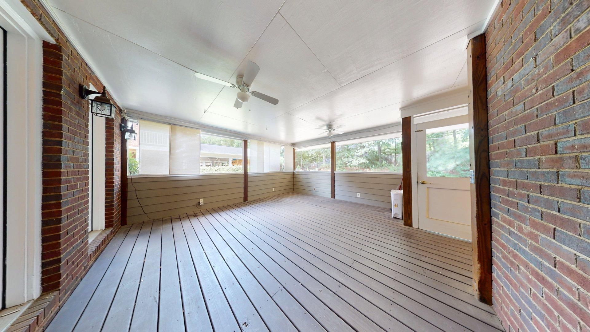 Building Photo - Spacious Townhome close to downtown Auburn...