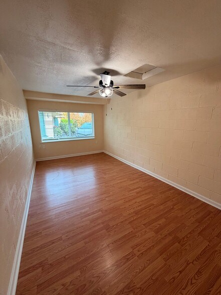 Building Photo - 11240 SW Barbur Blvd