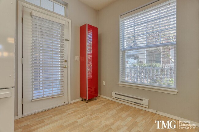 Building Photo - Spacious Ground-Level 2BD Condo with Garage & Resort-Style Amenities
