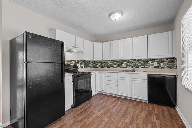 Building Photo - Fantastic 3 Bedroom Ranch home in SE Ralei...