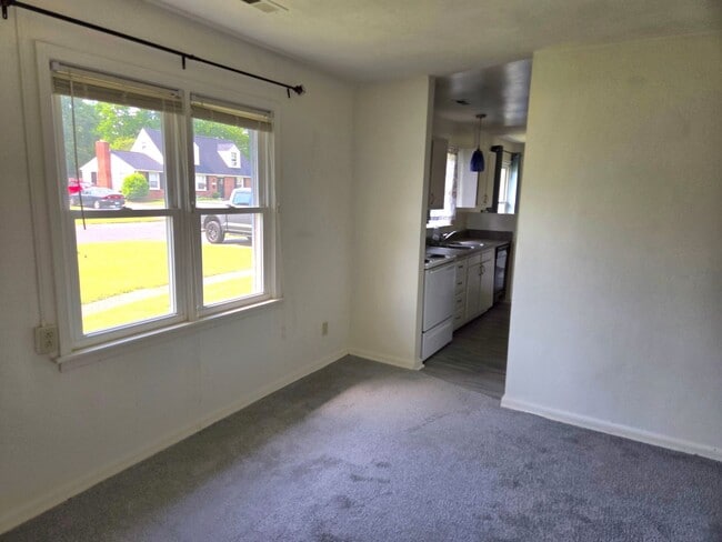 Building Photo - Move In Ready!