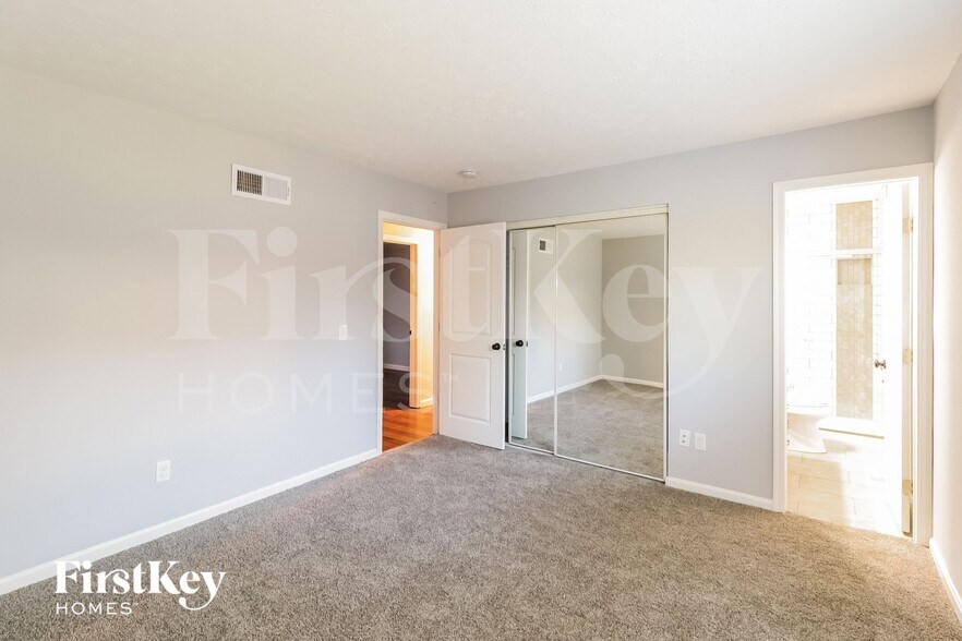 Building Photo - 5571 Creekwood Cir