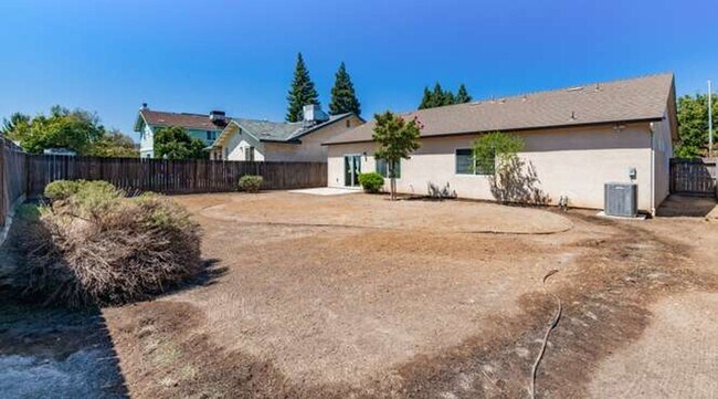Building Photo - Four bedroom/2-bath home with 2-car garage