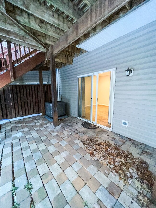 Building Photo - Townhome in Piney Orchard