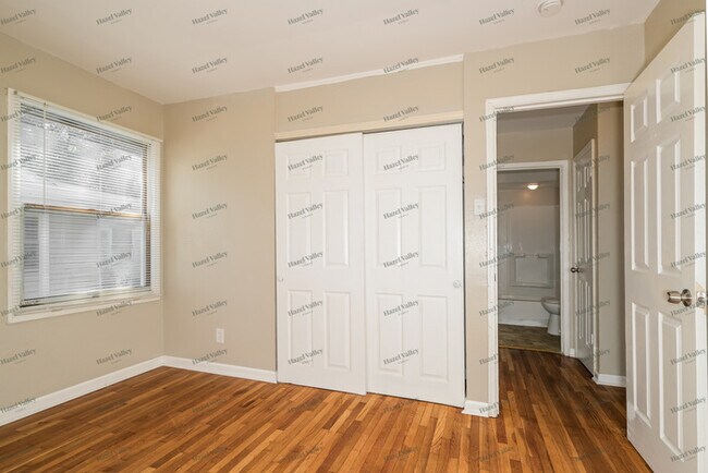 Building Photo - 10425 Renfrew Dr