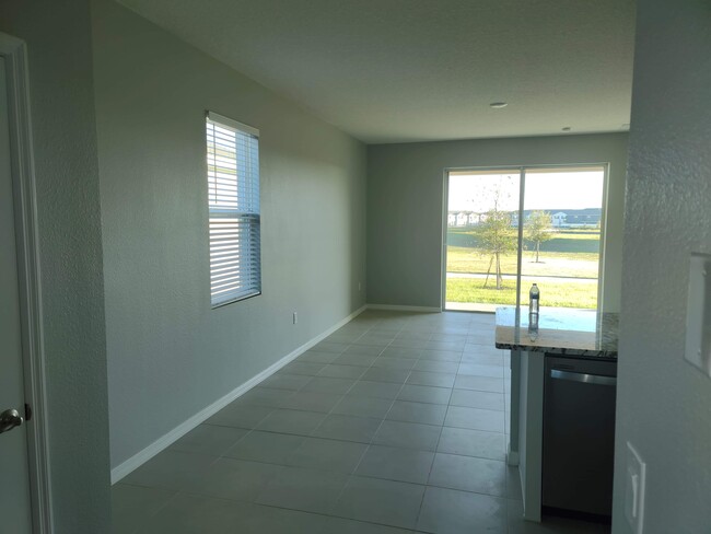 Building Photo - 5385 Sunshine Dr