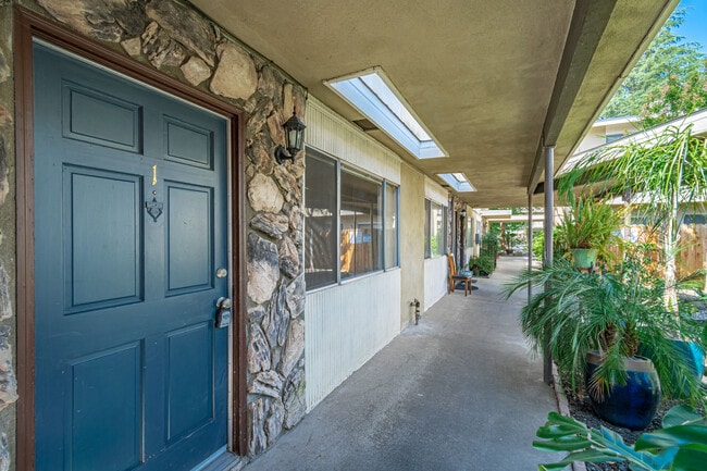 Building Photo - Oakhill Townhomes