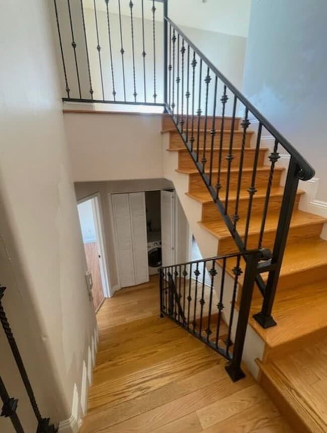 Building Photo - 5255 Hermitage Ave