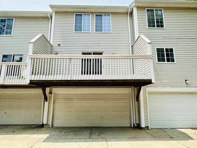 Building Photo - 256 W Treehouse Ln