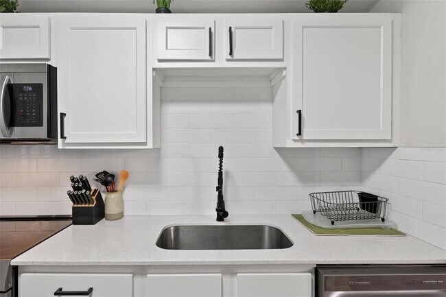 Building Photo - 2301 14th Ave N