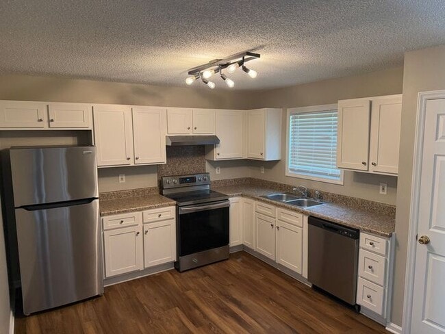 Building Photo - Spacious Two Bedroom Townhome In Kannapolis