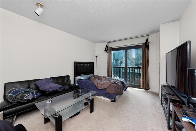 Building Photo - 400 N La Salle Dr