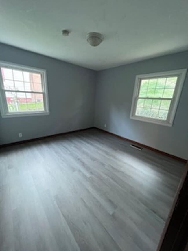 Building Photo - 3 Bedroom House for Rent