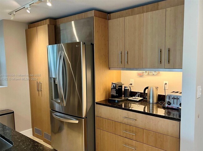 Building Photo - 10275 Collins Ave