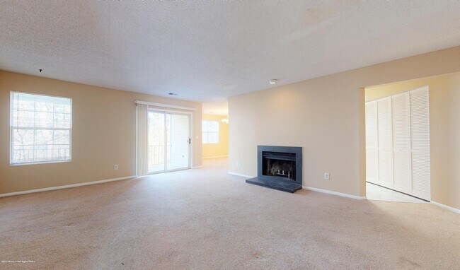 Building Photo - 1019 Waters Edge Dr