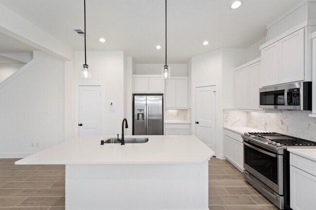 Building Photo - 21118 Medina River Dr