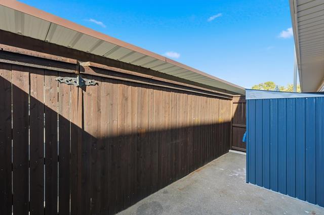 Building Photo - 9829 Park Ln Ct