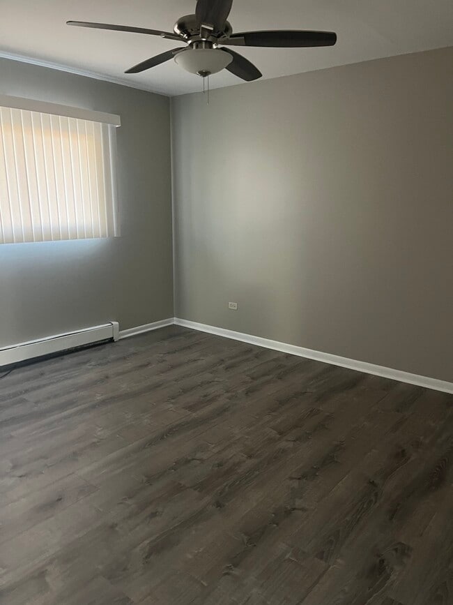 Building Photo - 8817 S Roberts Rd