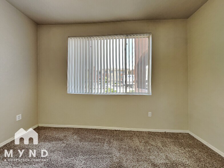 Building Photo - 5401 E Van Buren St