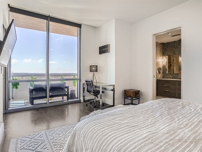 Building Photo - 2200 Victory Ave