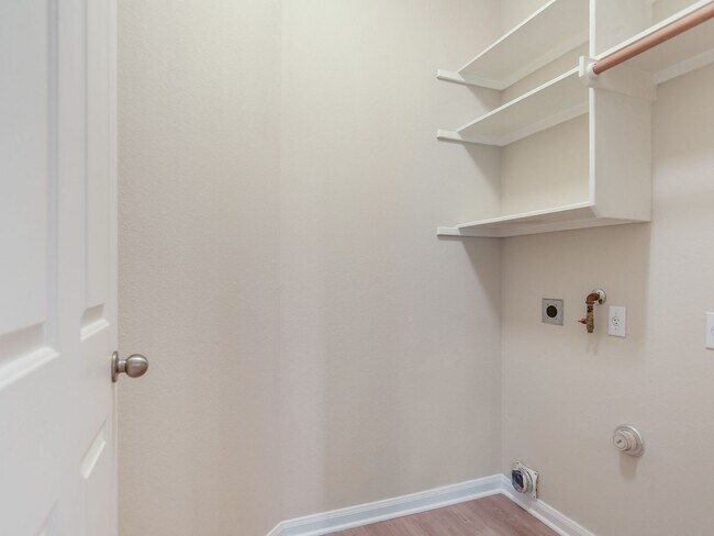 Building Photo - 3712 Broadwinged Hawk Cove