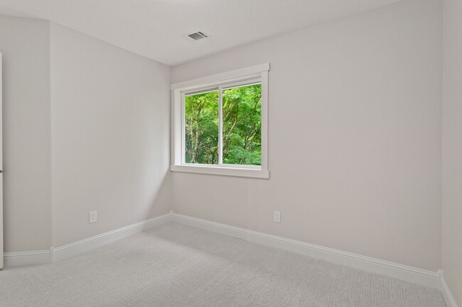 Building Photo - Remodeled 5 Bedroom House in Beaverton!