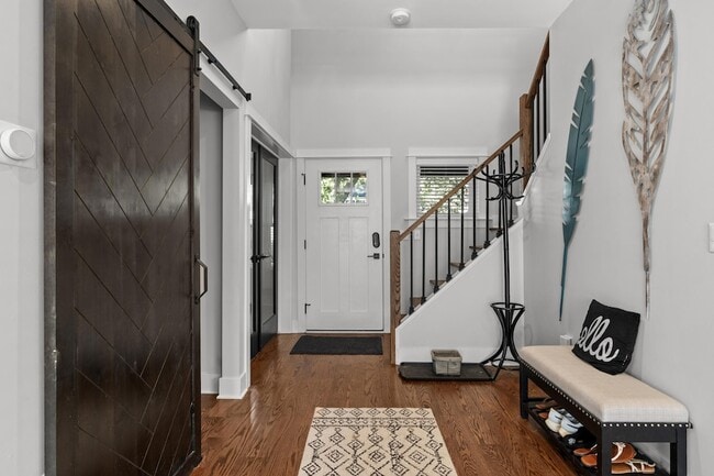 Building Photo - 718 N Alexander Ave