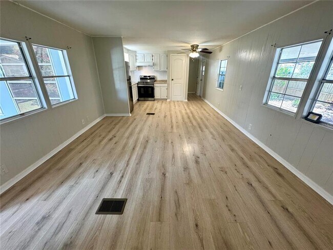 Building Photo - 4152 Richmond Ave