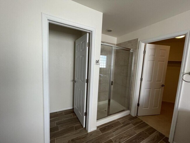 Building Photo - 12965 Banyon Cir
