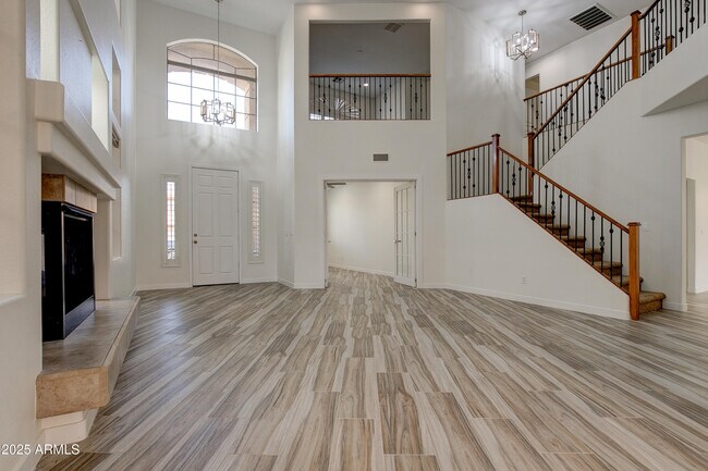 Building Photo - 2237 W Bonanza Ln