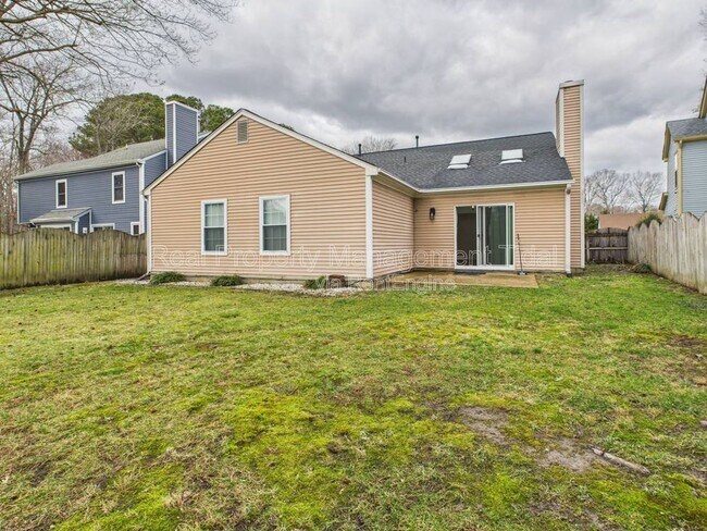 Building Photo - 236 Huntstree Pl