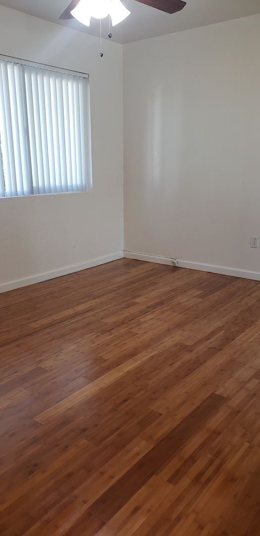 Building Photo - Duplex Townhome with Huge yard on Cul de S...