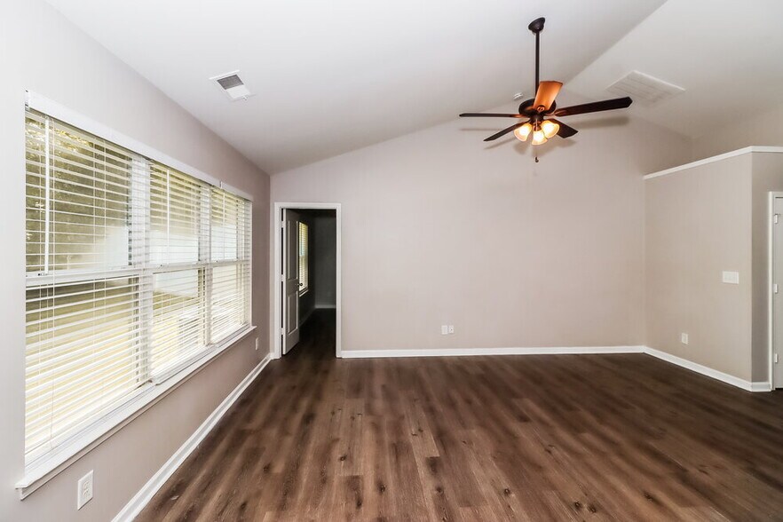 Building Photo - 5012 Broad Leaf Ct