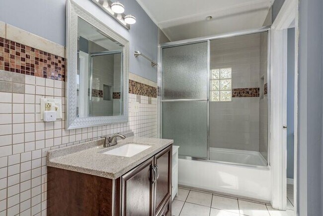 Building Photo - 4/2 Tampa Home