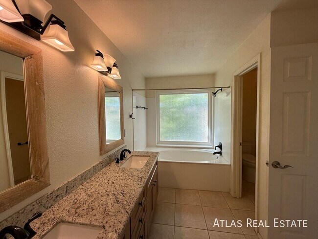 Building Photo - 1425 W Coral Reef Dr