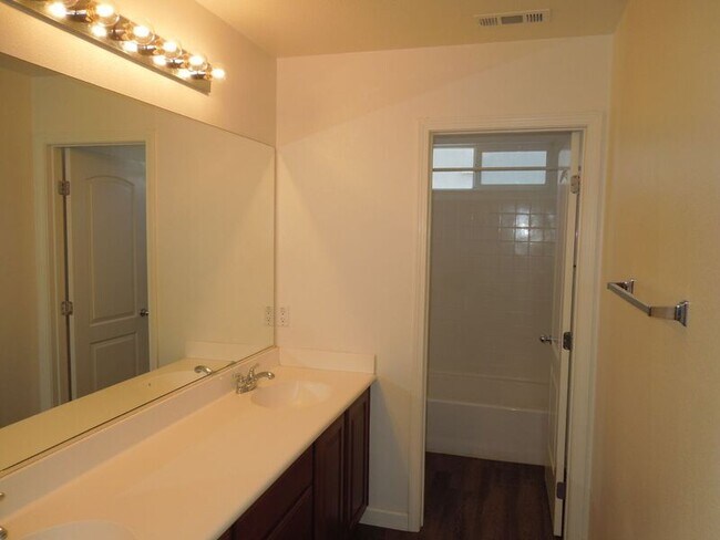 Building Photo - 39288 Half Moon Cir