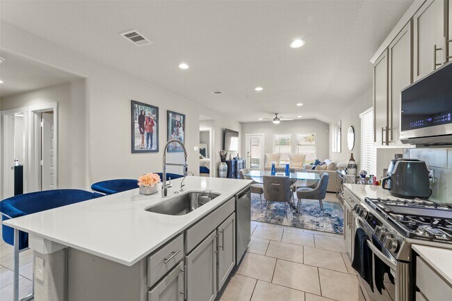 Building Photo - 7526 Highland Chase Dr