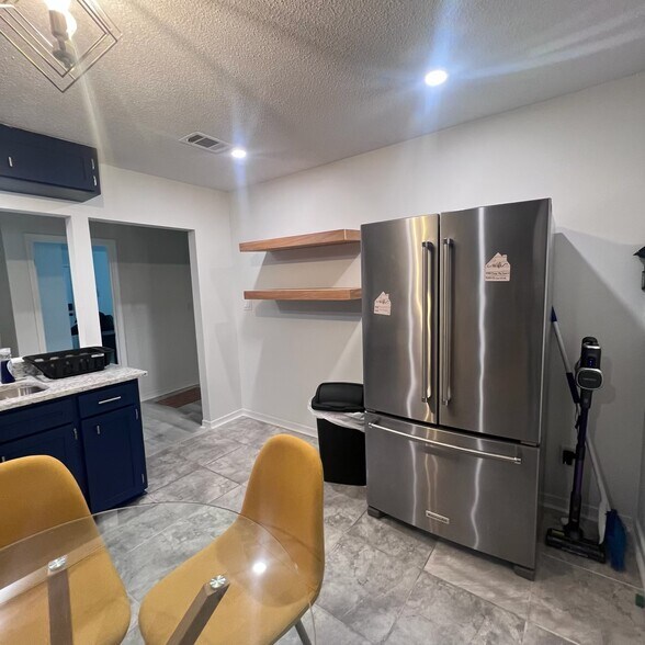 Building Photo - 4584 Tamarind Dr