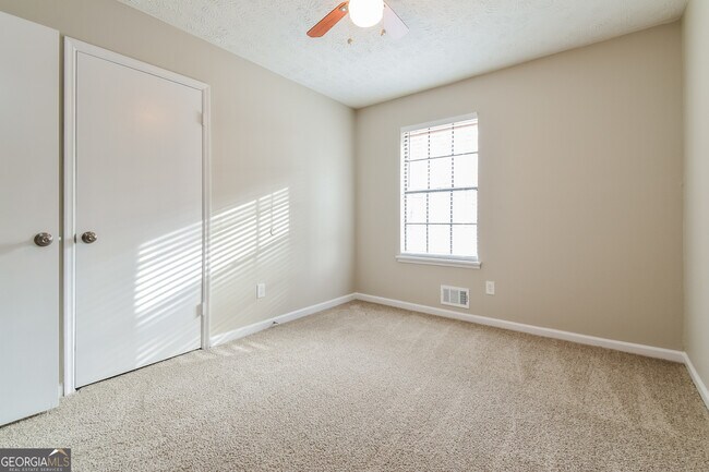 Building Photo - 640 Butterfield Ln