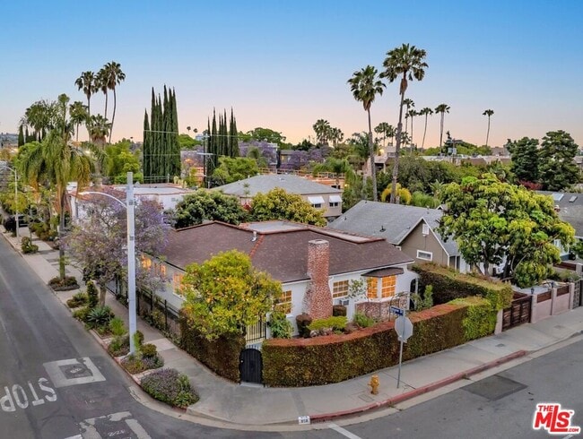 Building Photo - 958 N Vista St