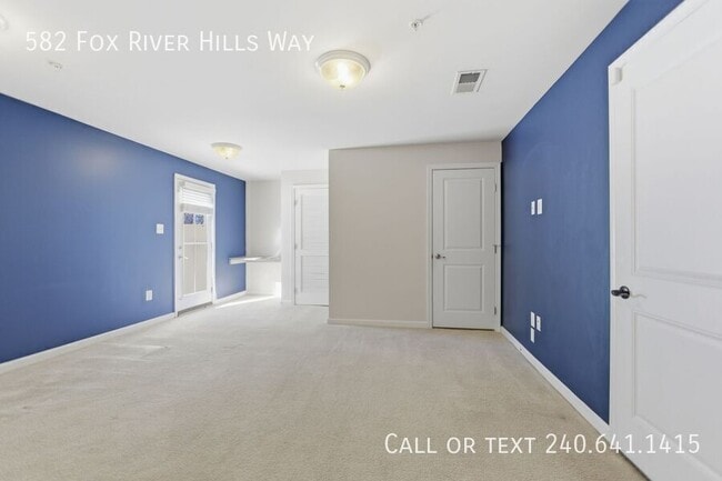 Building Photo - 582 Fox River Hills Way