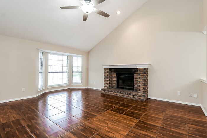 Building Photo - 524 E Lanett Dr
