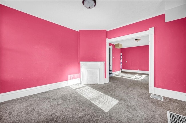 Building Photo - 102 N Cedar Ave