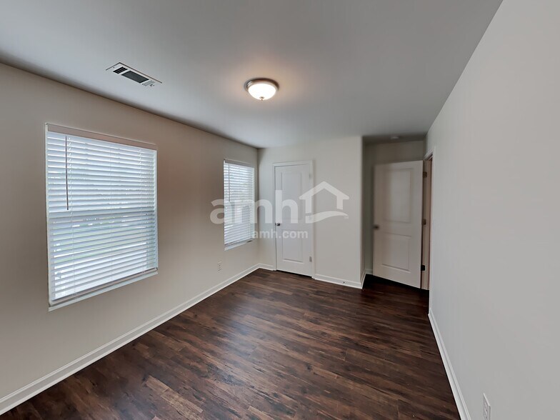Building Photo - 409 Scotland Dr